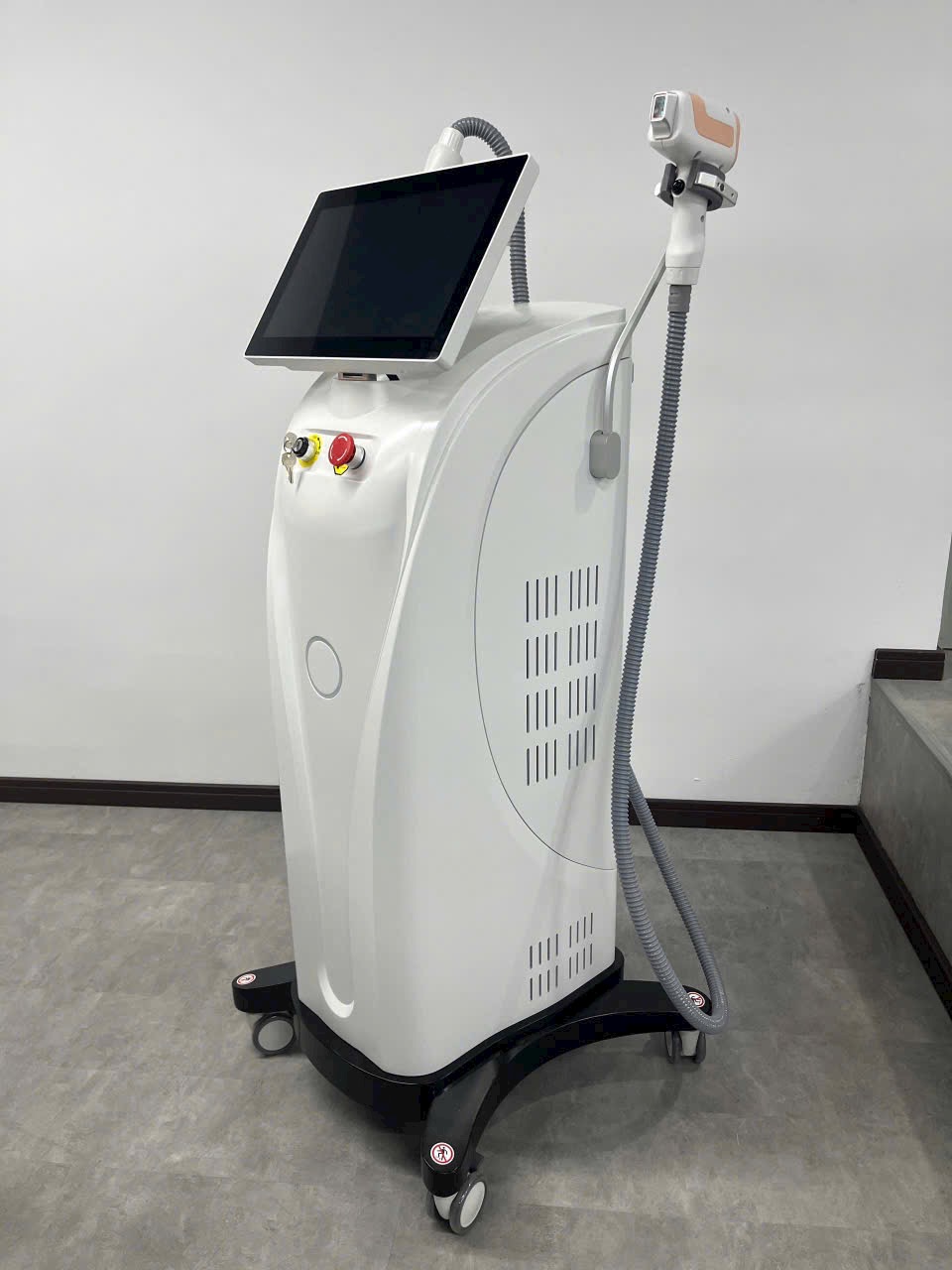 Máy triệt lông và laser 2in1