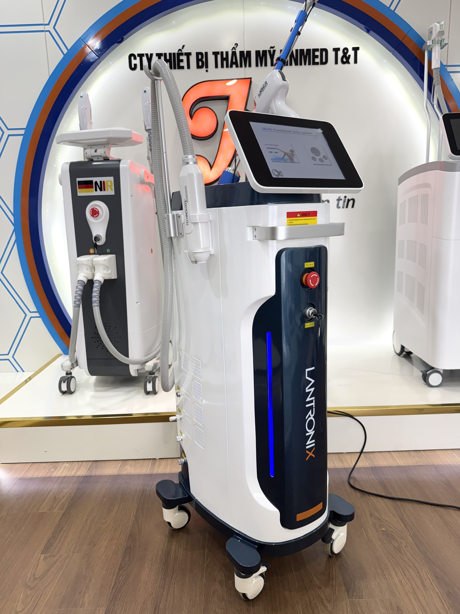 Máy triệt lông và laser LANTRONIX