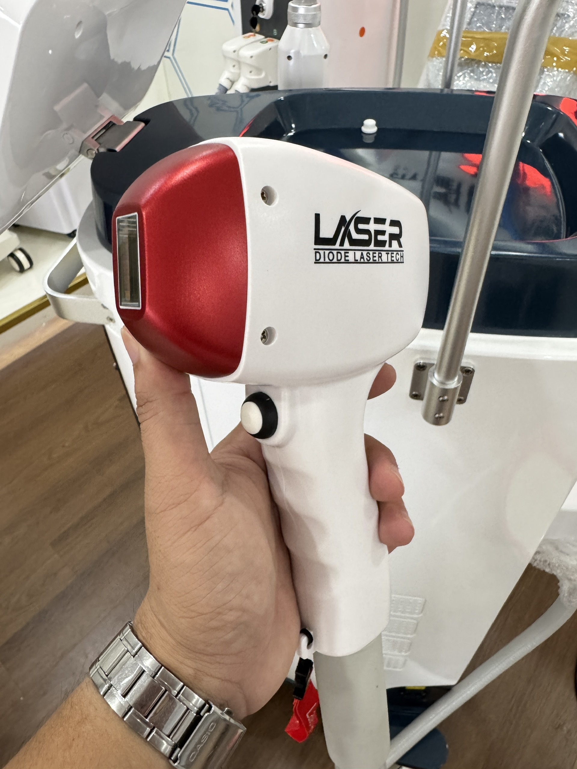 Máy triệt lông và laser LANTRONIX
