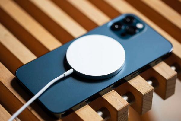 Sạc Dự Phòng Magsafe Là Gì? Ưu Nhược Điểm & Cách Hoạt Động