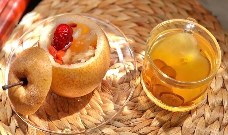 Cách làm lê hấp đường phèn thơm ngon giúp giảm ho