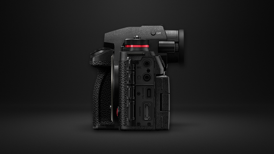 cong-dau-ra-Panasonic-Lumix-S1-II-Mirrorless-Camera
