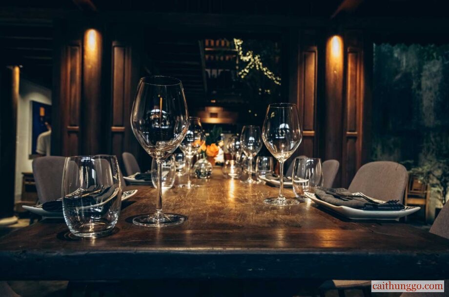 Joel Stein: Mang Chai Rượu Vang 3 Lít Đến Bữa Tiệc Và Bạn Sẽ Là Vị Thần Rượu Nho