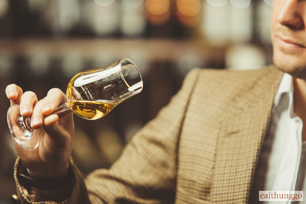 Bí Kíp Thưởng Thức Whisky Như Một Chuyên Gia Thực Thụ
