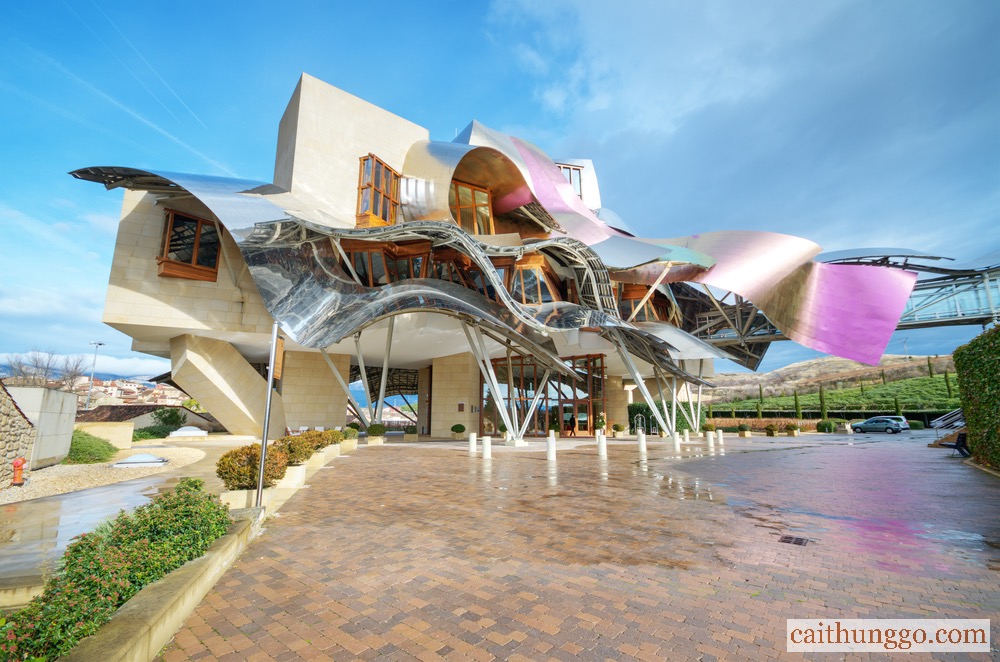 7 Kỳ Quan Của Thế Giới Rượu Vang: Hành Trình Khám Phá Những Di Sản Vượt Thời Gian