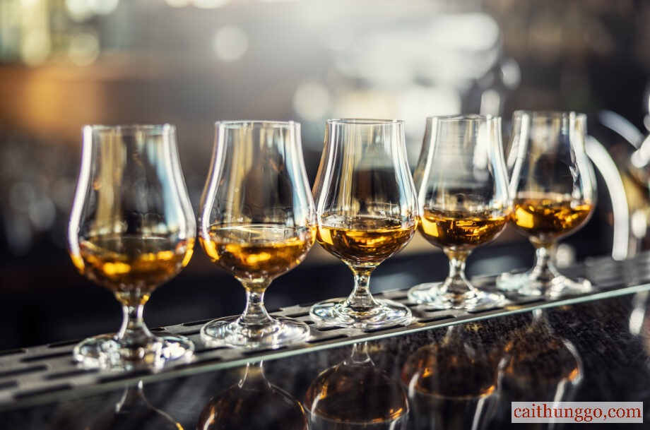 Thị Trường Đấu Giá Scotch Whisky Chứng Kiến 'Sự Điều Chỉnh Mạnh'