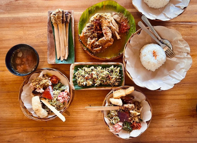 Ăn trưa : Babi Guling