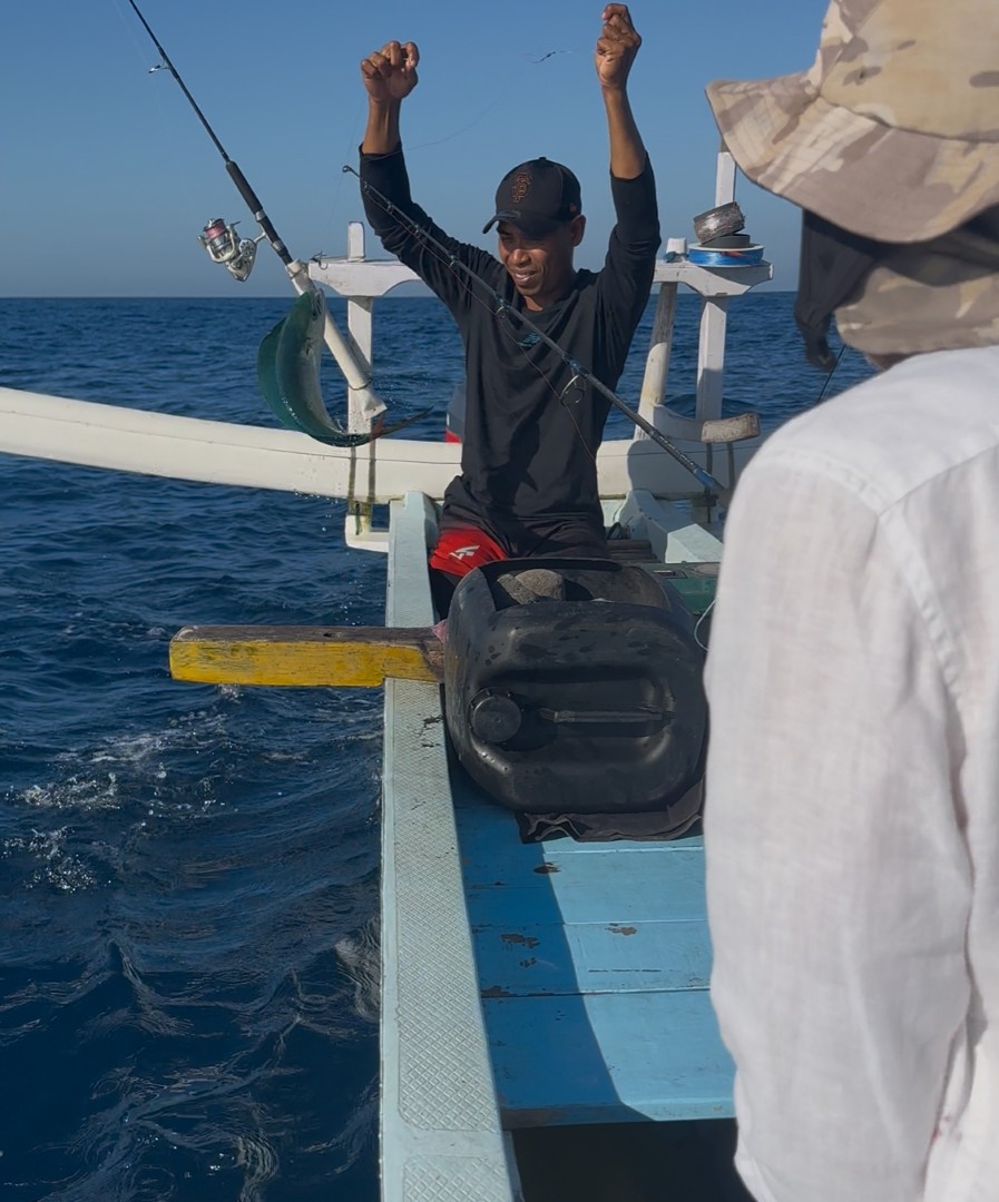 Lên thuyền và buông câu