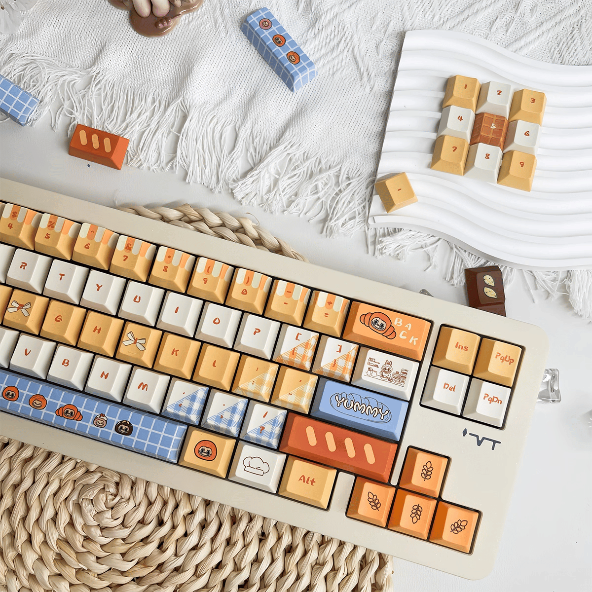 Keycap Labubu PBT Dye-sub Cherry Profile