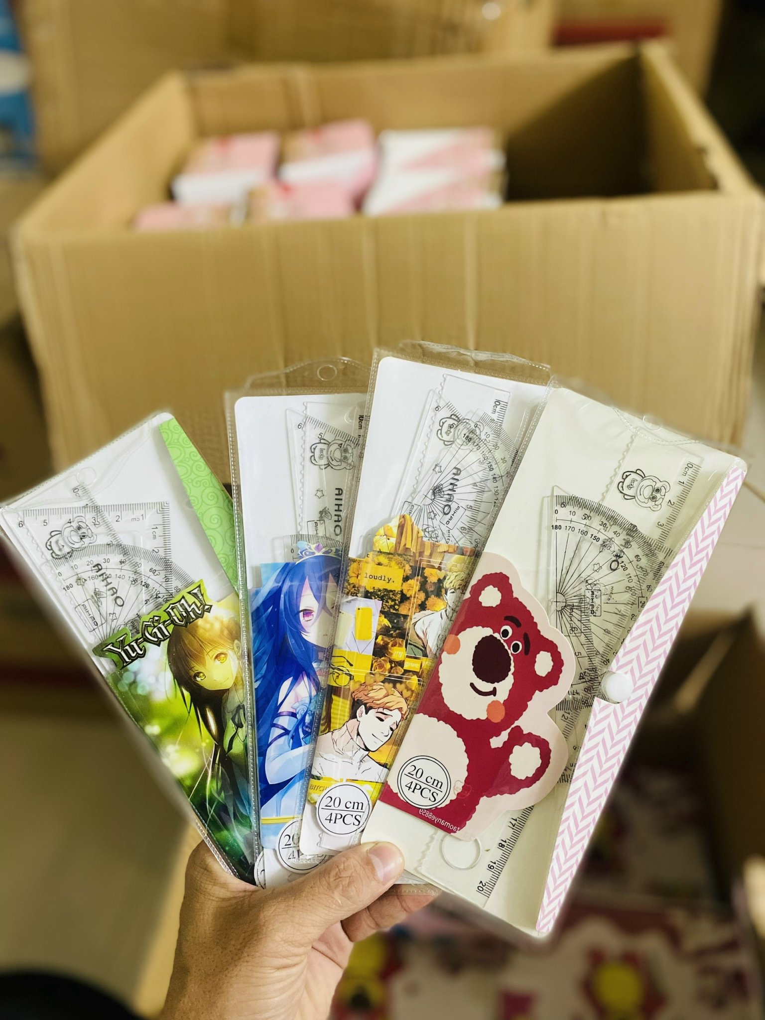 . Thước Bộ Nút Cứng Aihao 20CM (4 Cây/Bộ) (40 Bộ/Hộp) (16 Hộp/Thùng)