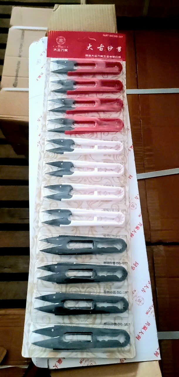 Kéo Cắt Chỉ 3 Màu và JD 107 (12 Cái/ Vĩ; 20 Vĩ/ Hộp; 6 Hộp/ Thùng)