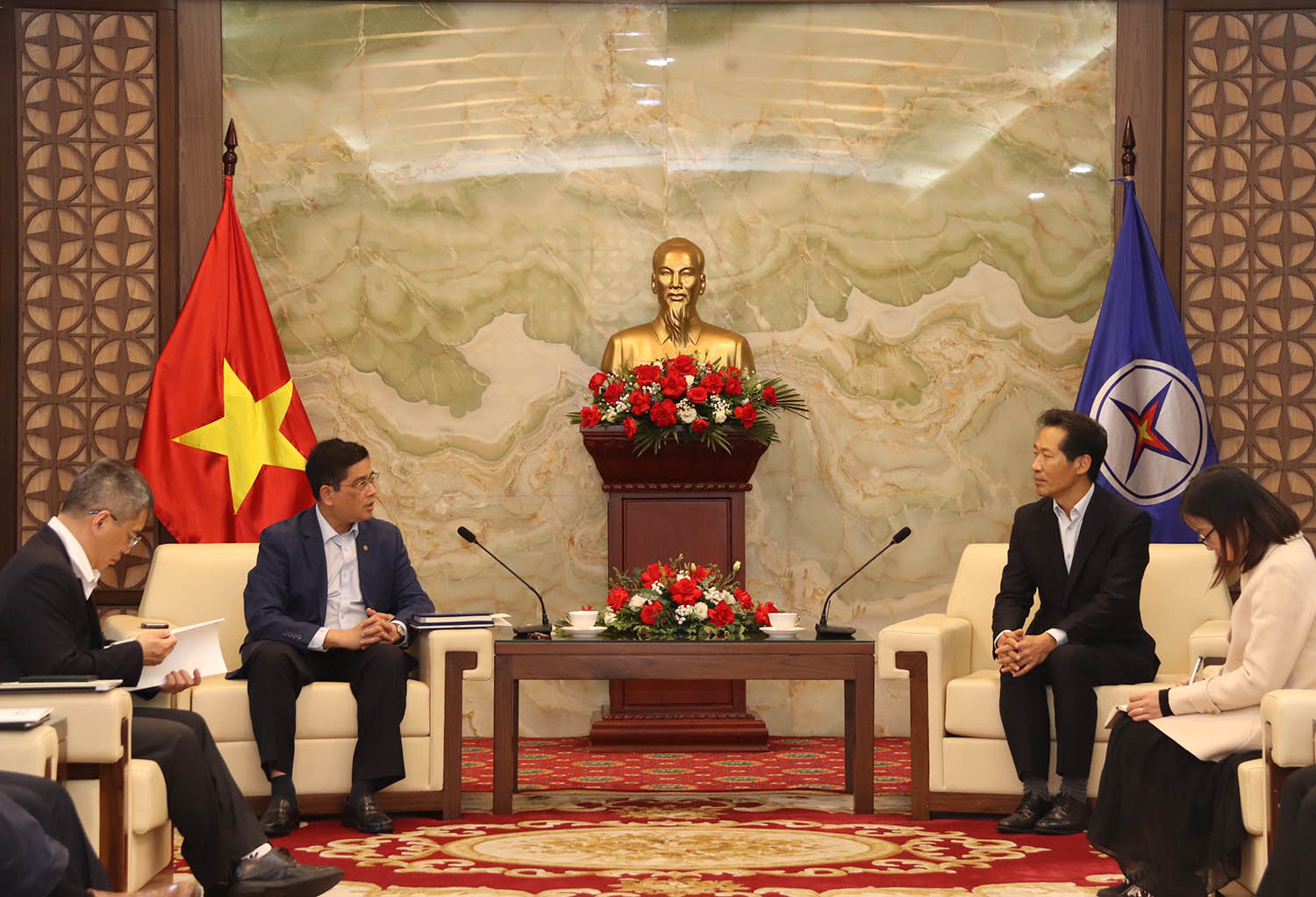 Phó Tổng giám đốc EVN Võ Quang Lâm tiếp và làm việc với KEPCO KDN Việt Nam