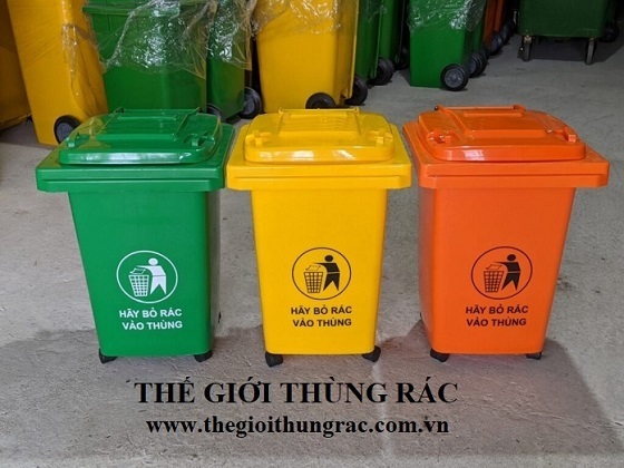 Thùng rác nhựa gia đình có bánh xe và nắp đậy 30 lít