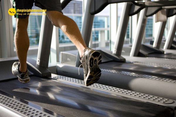 Bài tập đi bộ lên dốc với máy chạy bộ tại nhà