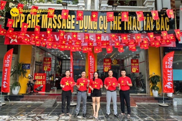 Hình ảnh nhân viên Thế Giới Ghế Massage trong dịp Đại Lễ Quốc Khánh
