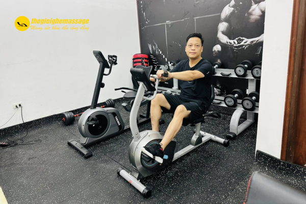 tập gym full body hay chia nhóm cơ