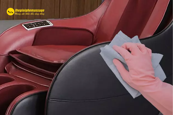 Cách Vệ Sinh Ghế Massage Bên Ngoài