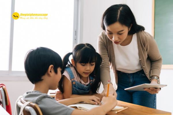 Vì sao thầy cô dễ bị đau mỏi sau giờ đứng lớp?