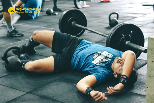 Chọn Tạ Quá Nặng So Với Sức