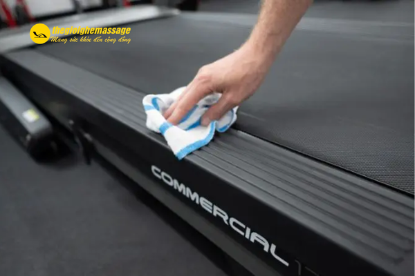 Cách vệ sinh thảm chạy máy chạy bộ