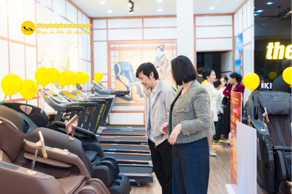 Không Khí Mua Sắm Rộn Ràng Tại Thegioighemassage