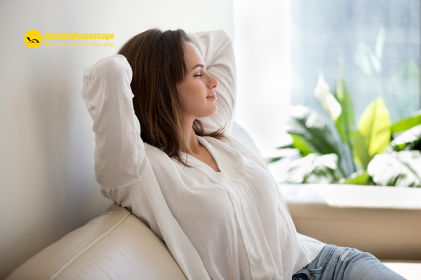 Nghỉ ngơi và thay đổi tư thế sau khi đi giày cao gót