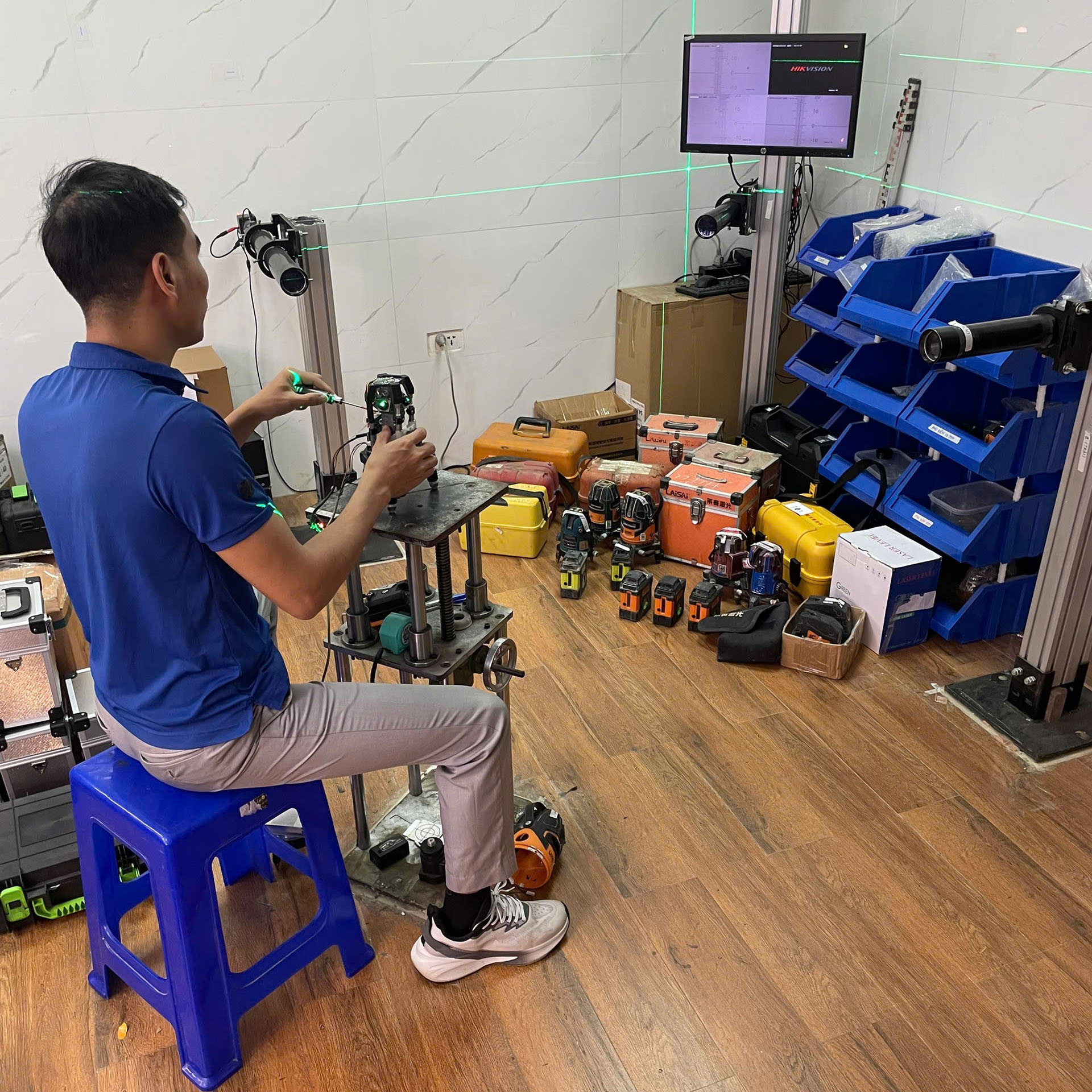 Dịch vụ sửa chữa máy cân bằng laser chuyên nghiệp, lấy ngay. Khắc phục triệt để lỗi lệch tia, mất tia, hỏng nguồn cho các dòng LAISAI, SIPAX, SINCON. Linh kiện chính hãng, bảo hành dài hạn. Gọi ngay để được hỗ trợ!