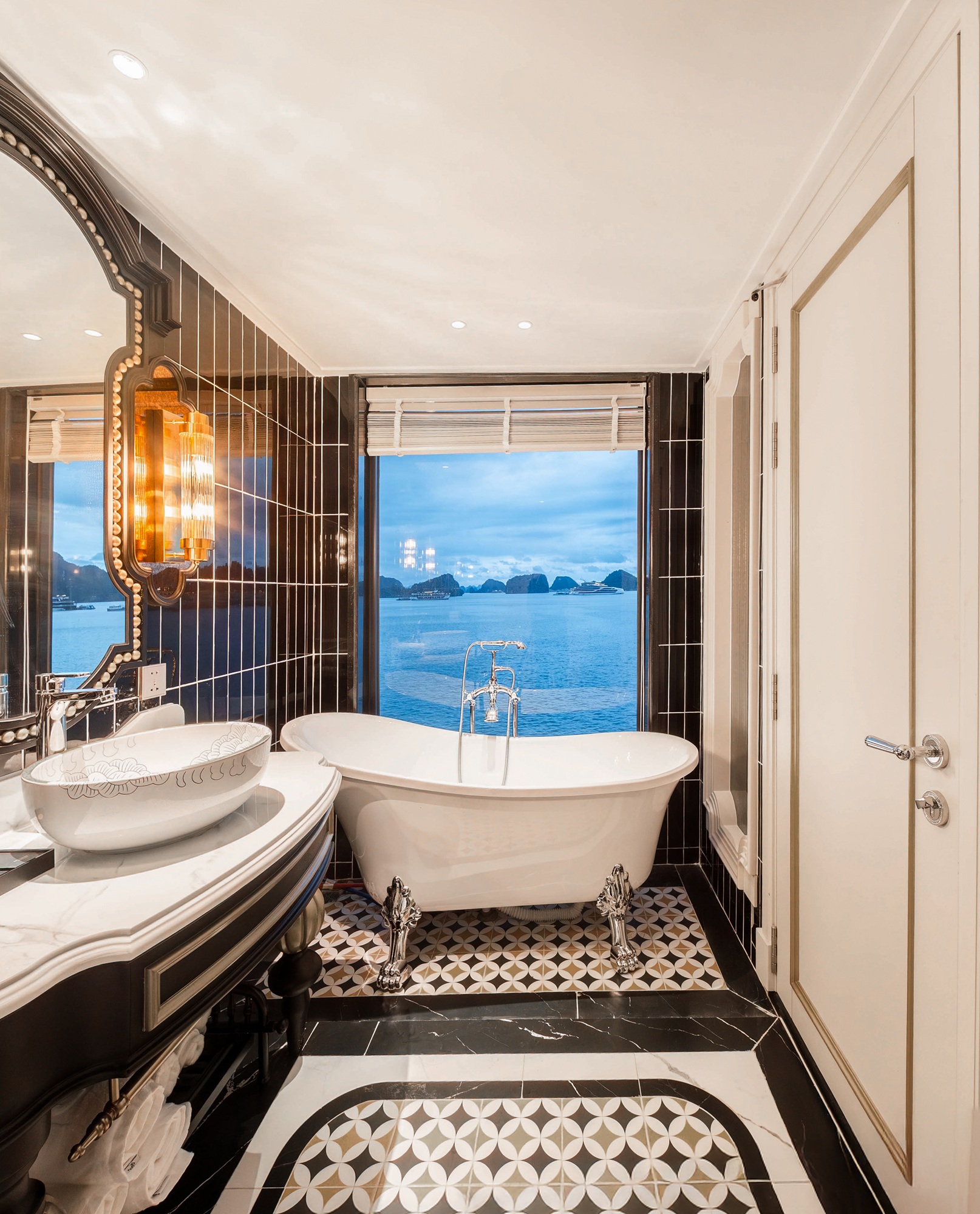 Saigon Suite