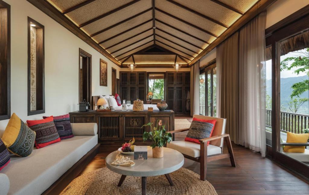 Bauhinia Mountain Suite