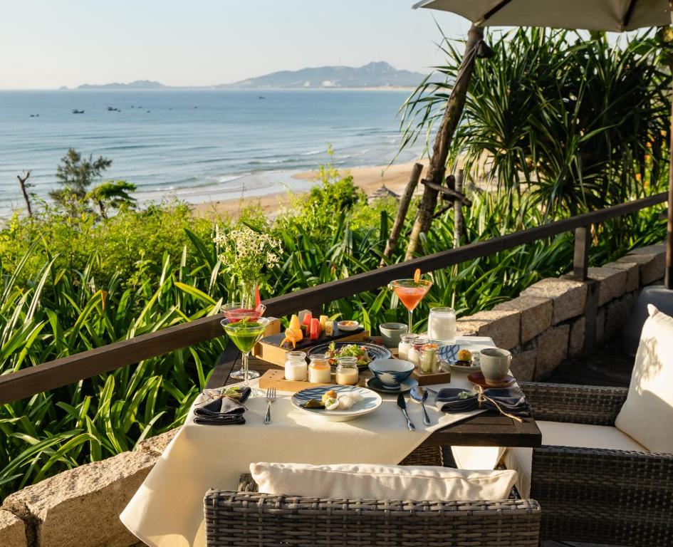 Voucher 2N1Đ Crown Retreat Quy Nhơn 4* | Bungalow view biển + 02 bữa ăn