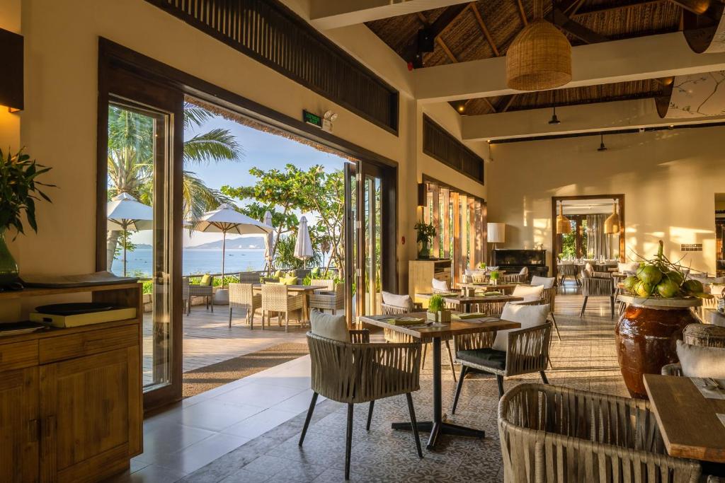 Voucher 2N1Đ Crown Retreat Quy Nhơn 4* | Bungalow view biển + 02 bữa ăn