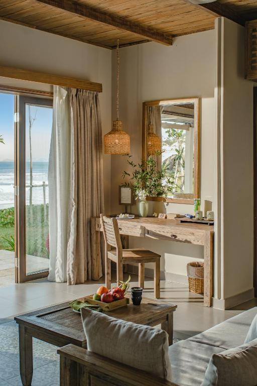 Voucher 2N1Đ Crown Retreat Quy Nhơn 4* | Bungalow view biển + 02 bữa ăn