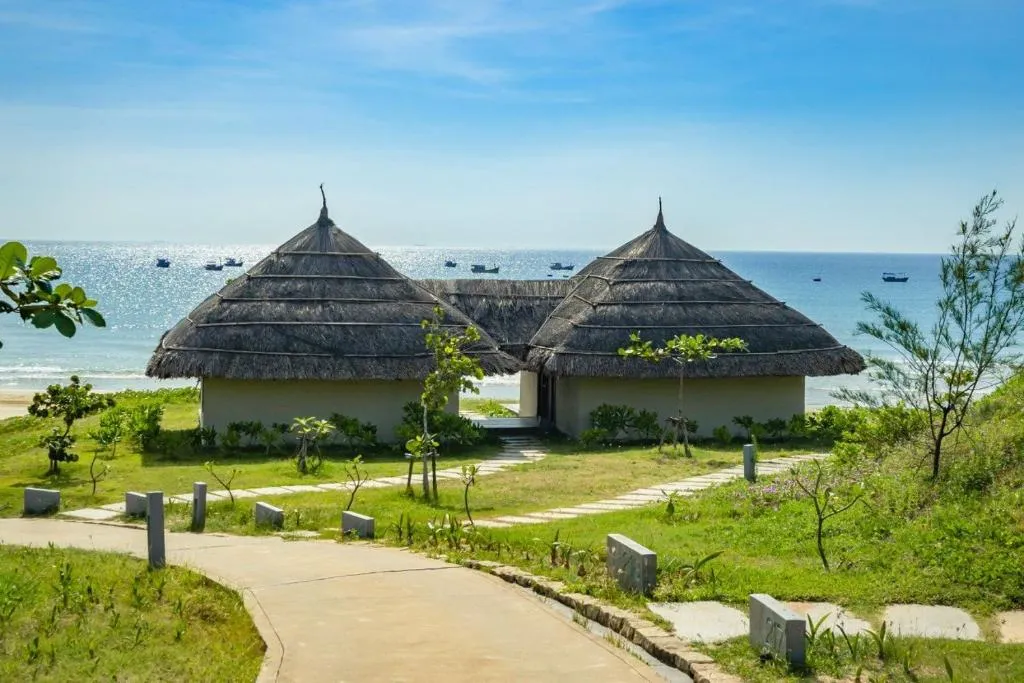 Voucher 2N1Đ Crown Retreat Quy Nhơn 4* | Bungalow view biển + 02 bữa ăn