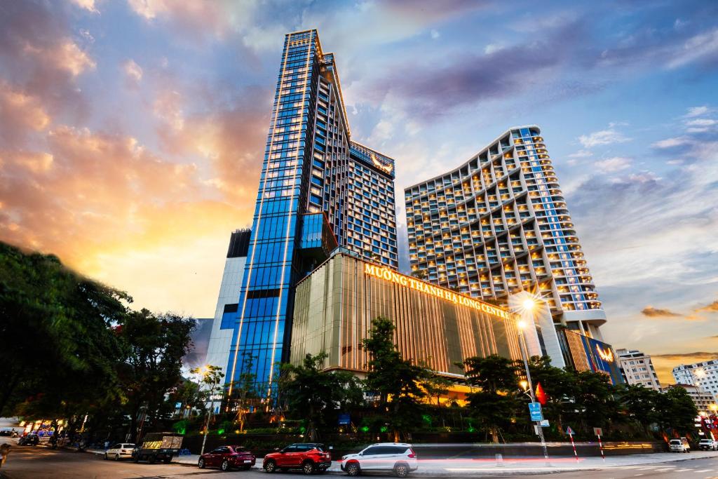 Combo 2N1Đ Mường Thanh Luxury Hạ Long Centre 5* + Ăn 3 Bữa + Du thuyền Ambassador 5* (bữa tối trên du thuyền)