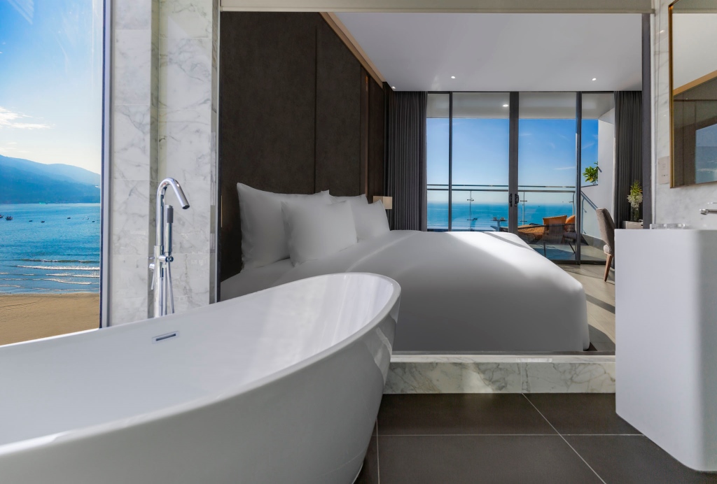 Combo 3N2Đ Le Sands Oceanfront Đà Nẵng 4* | Vé máy bay khứ hồi + Bữa sáng + Phòng View Biển