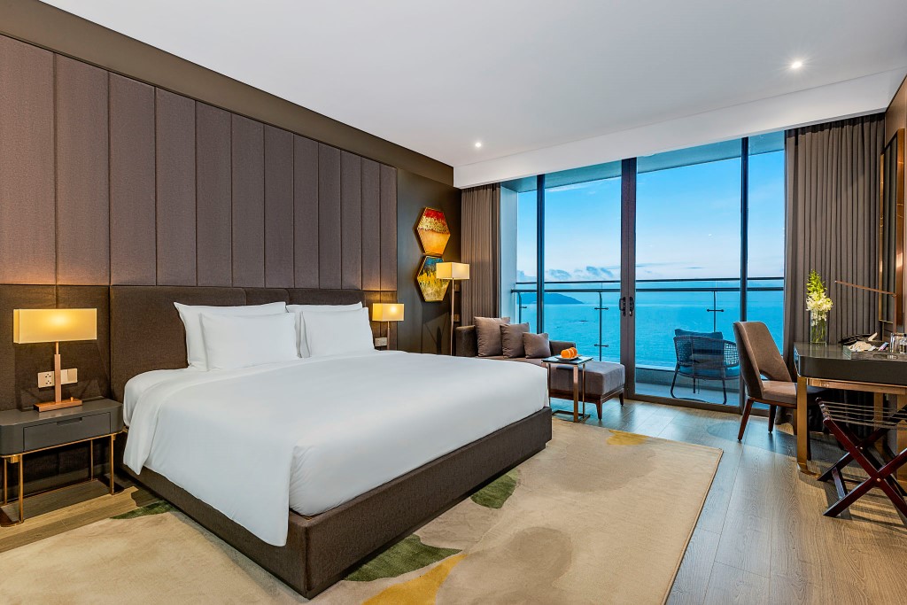 Combo 3N2Đ Le Sands Oceanfront Đà Nẵng 4* | Vé máy bay khứ hồi + Bữa sáng + Phòng View Biển