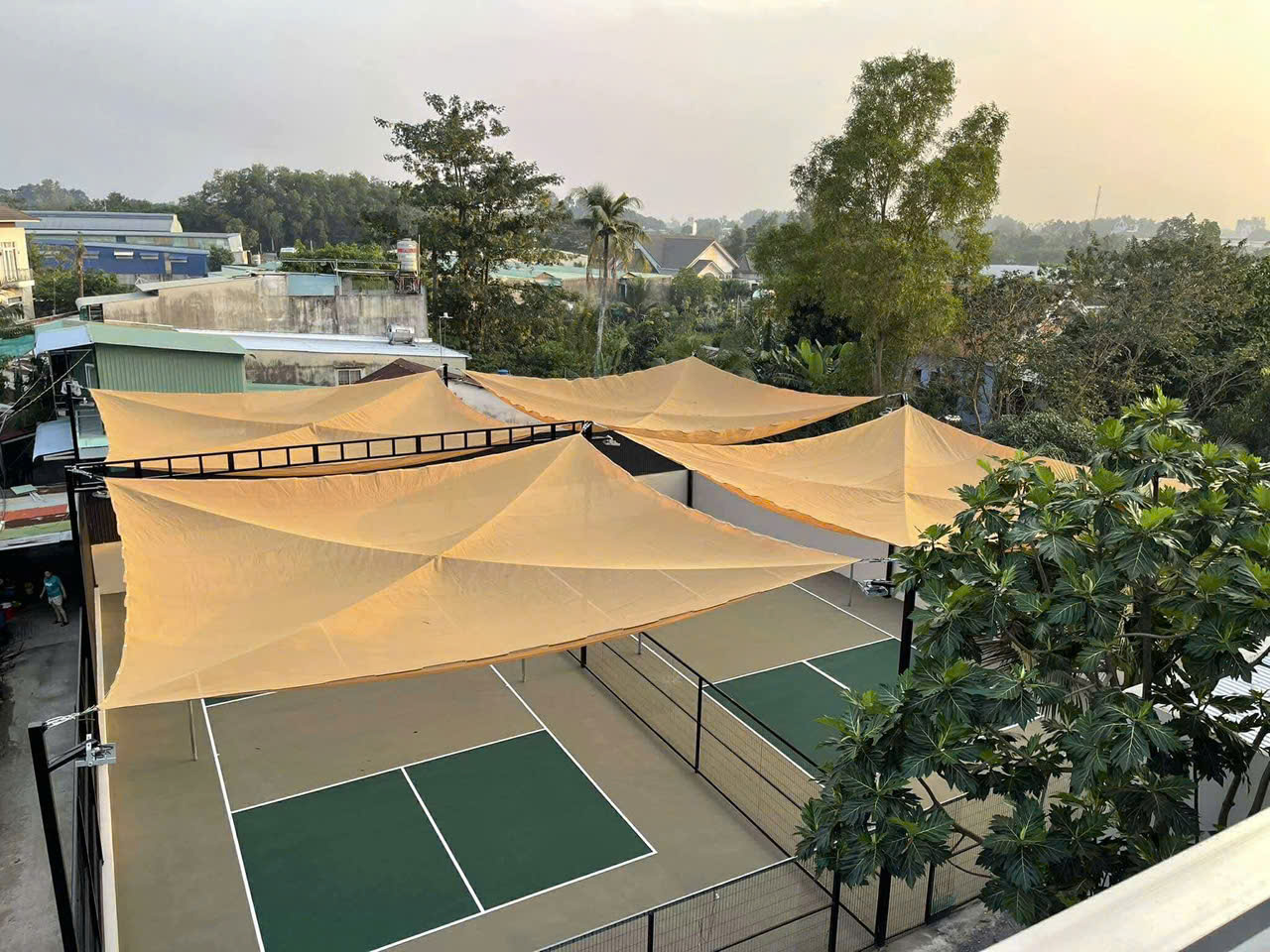 Lưới Che Sân Thể Thao & Sân Pickleball – Giải Pháp Che Nắng Cao Cấp