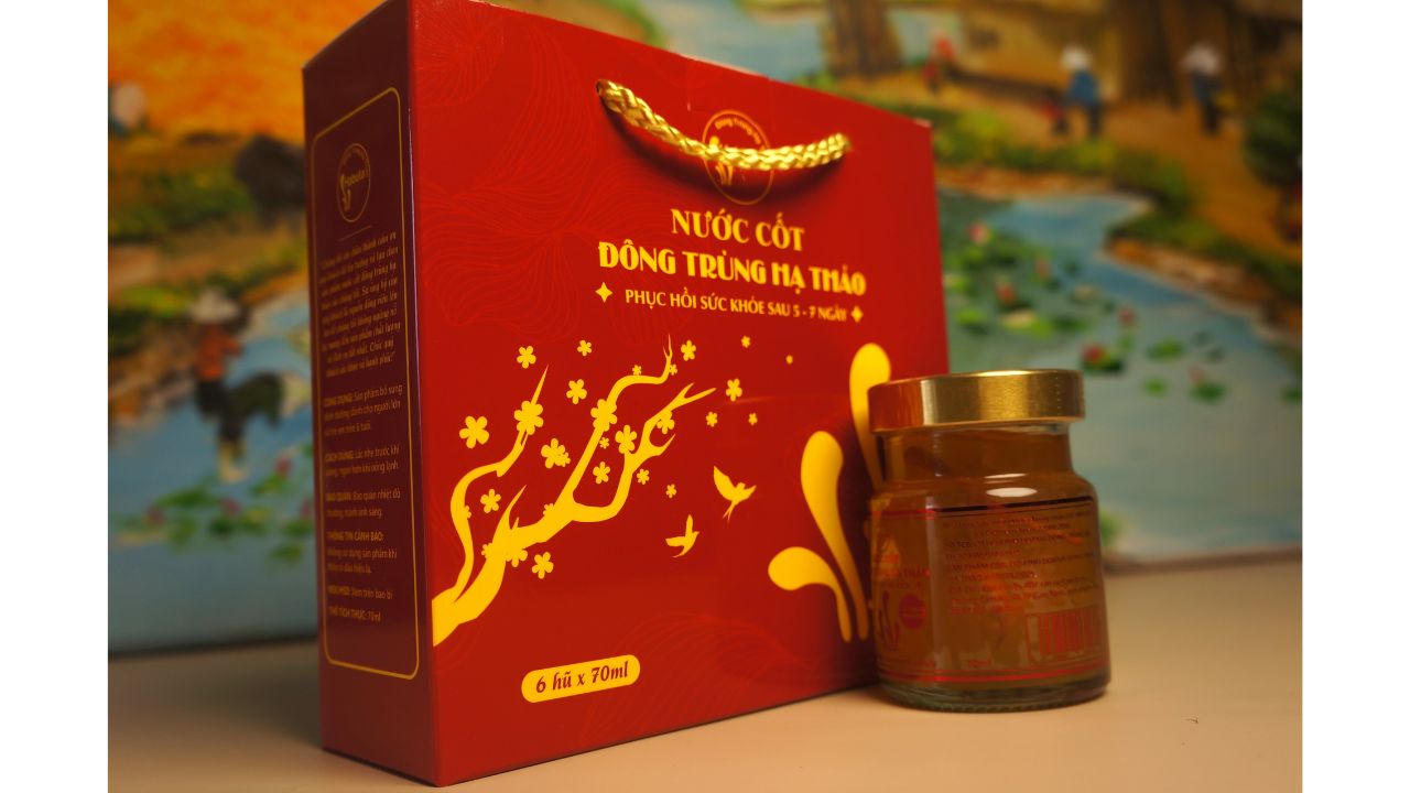 Nước cốt đông trùng hạ thảo có bổ sung yến set 6  hũ