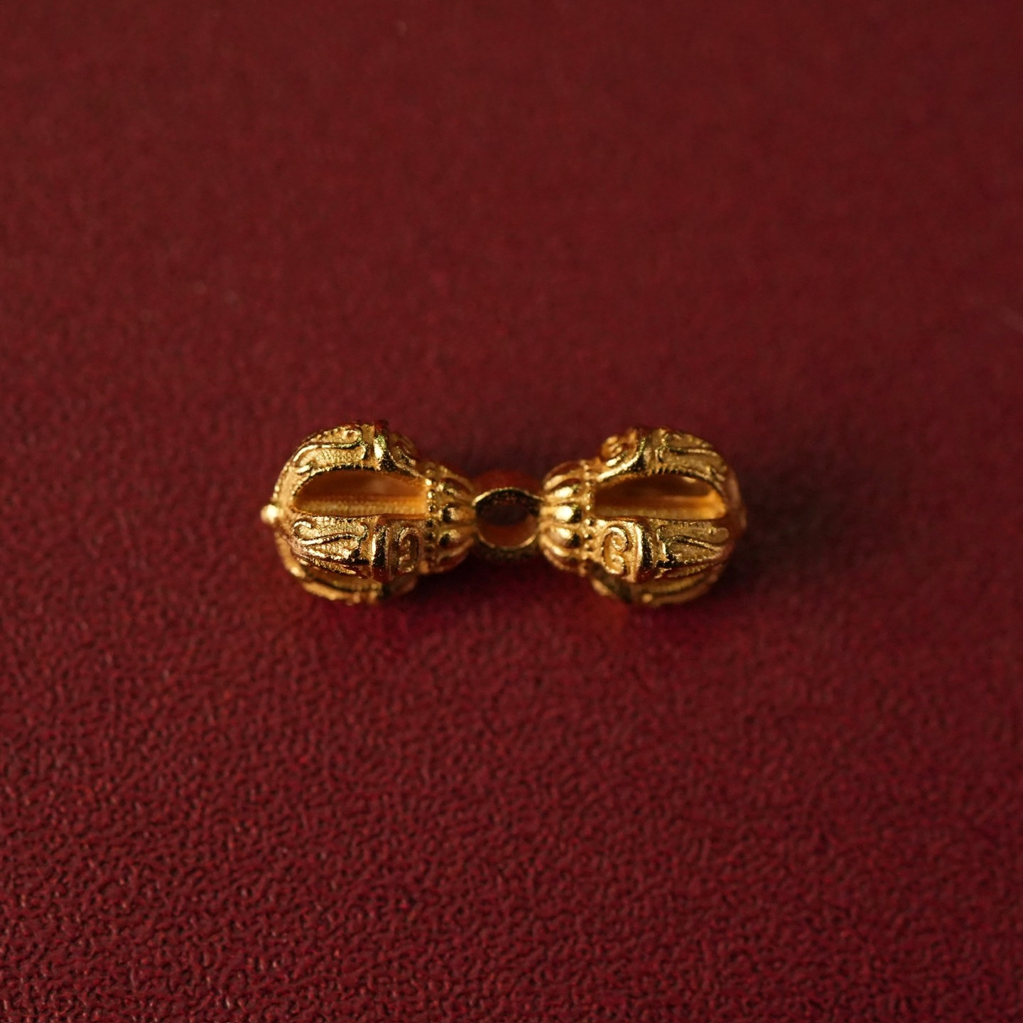 Charm chuỳ kim cang bạc mạ vàng