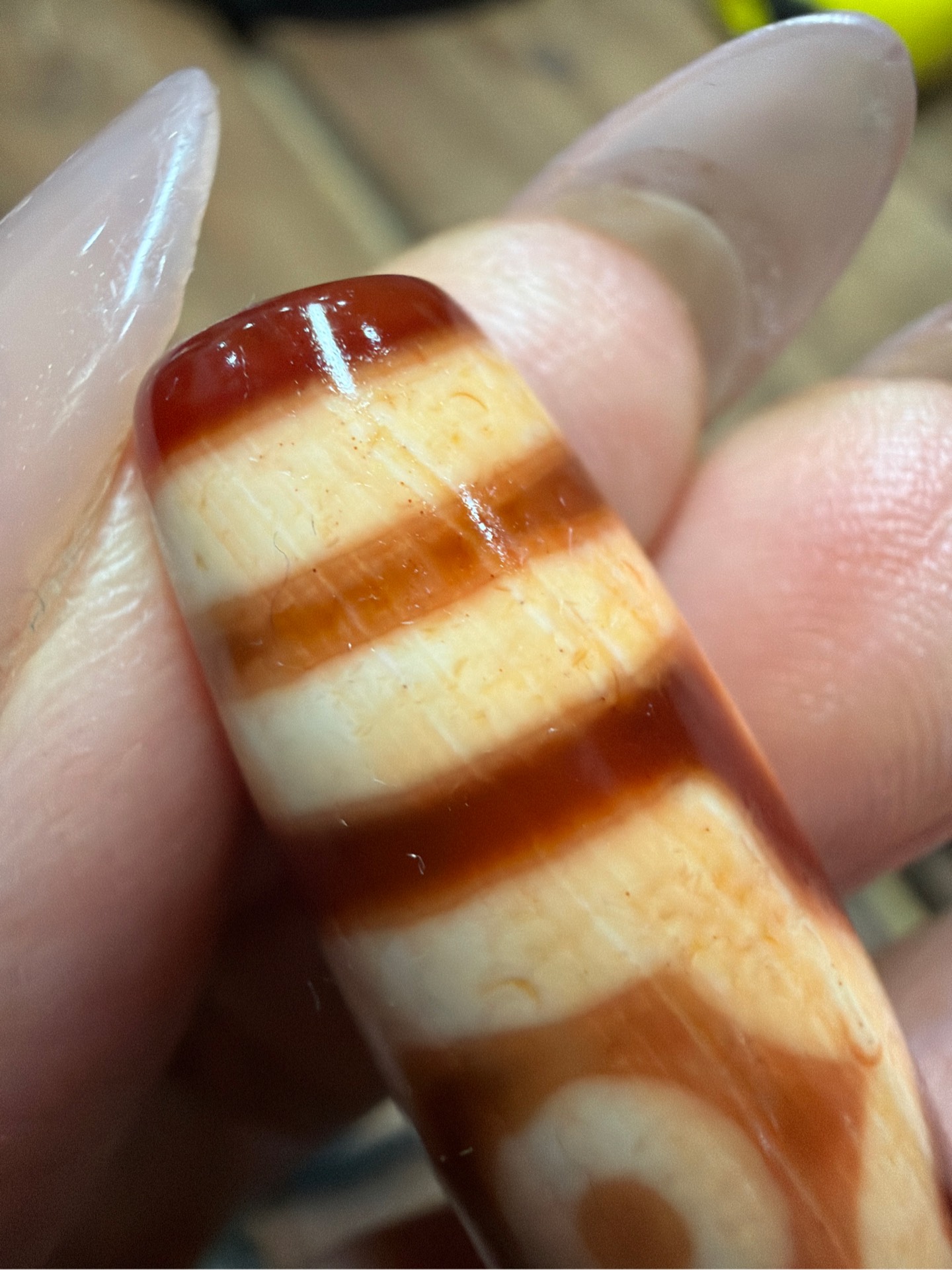Dzi 3m thân ngọc đỏ chu sa