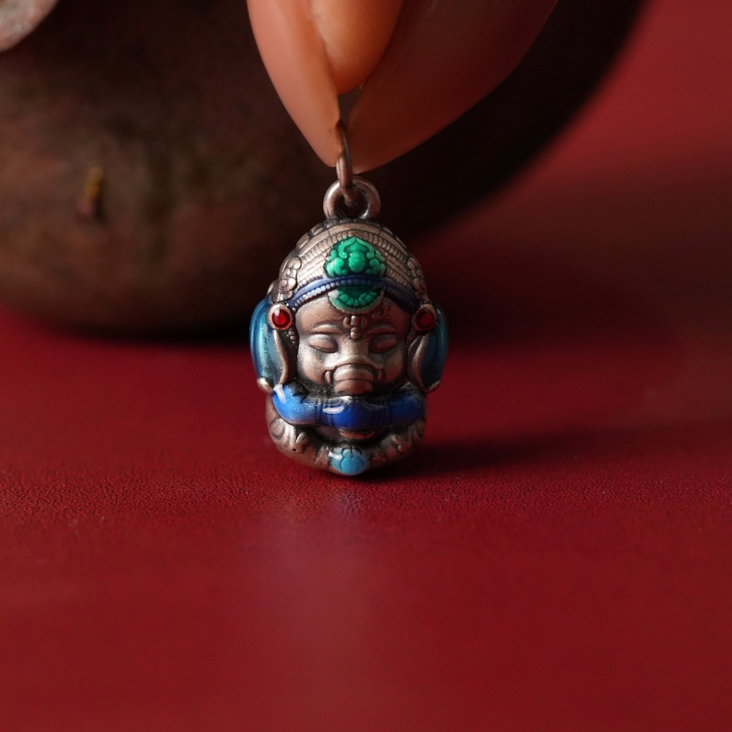 Charm voi thần khảm pháp lam