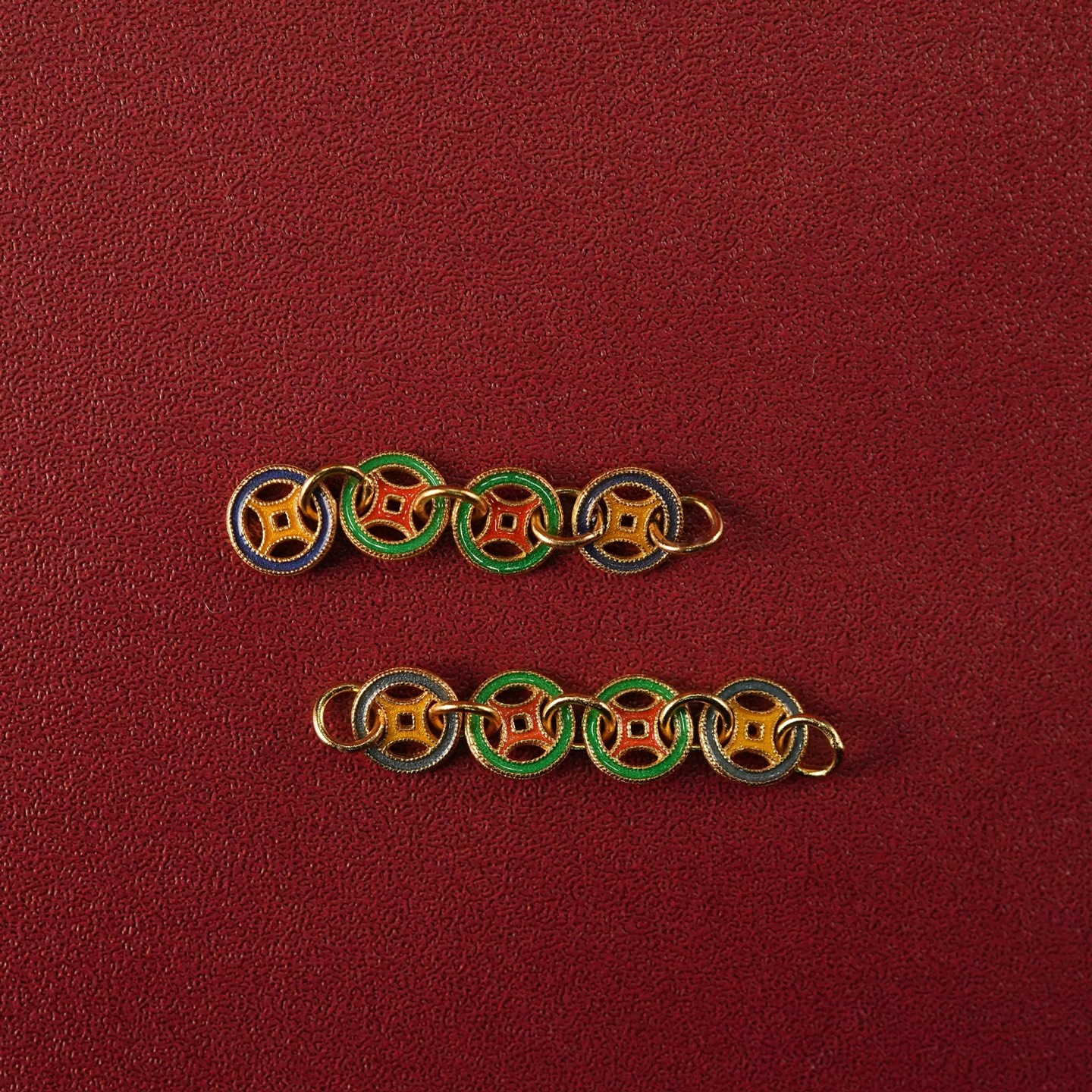 Charm dây đồng xu khảm pháp lam