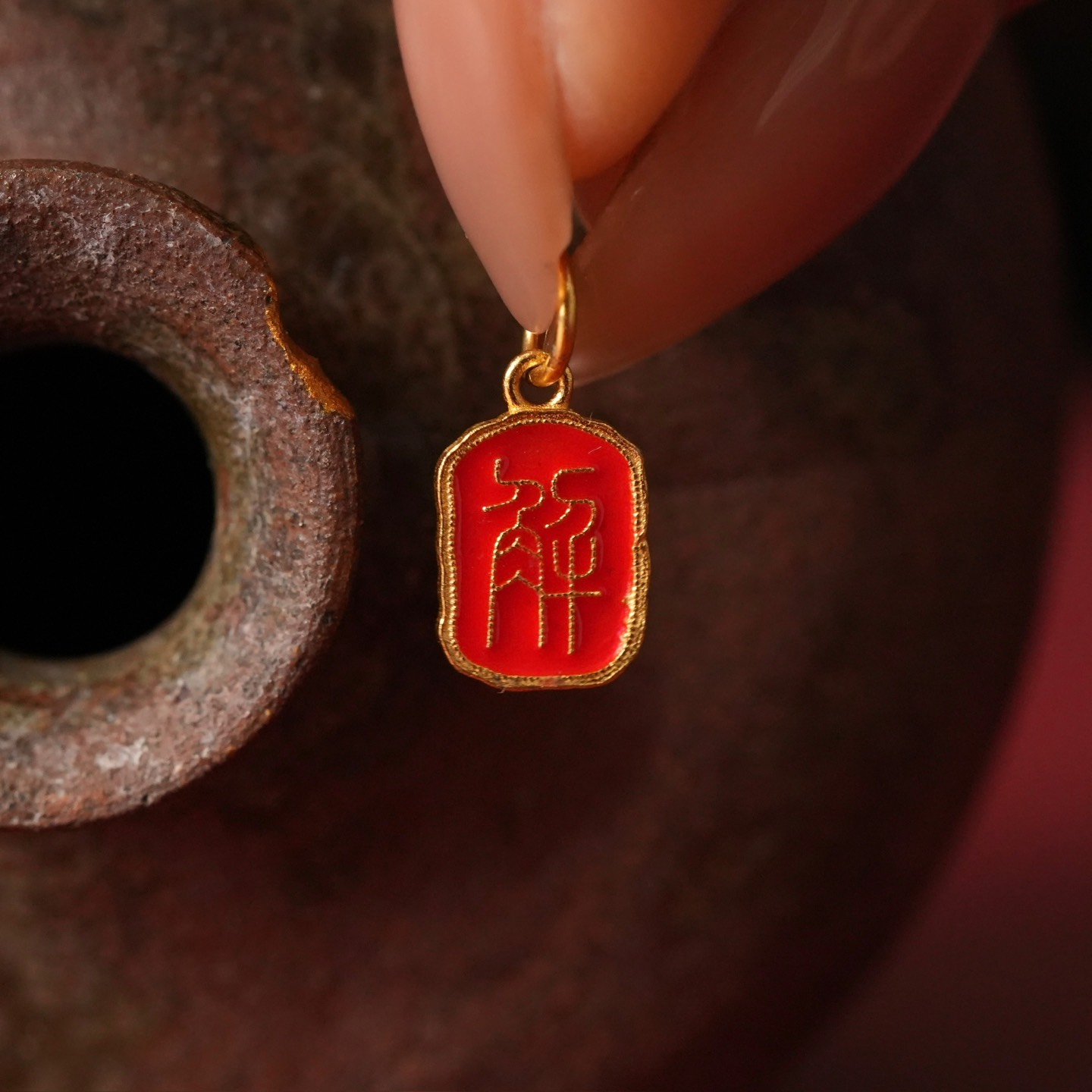 Charm bạc cầu bình an khắc chữ “ Giải thái tuế”