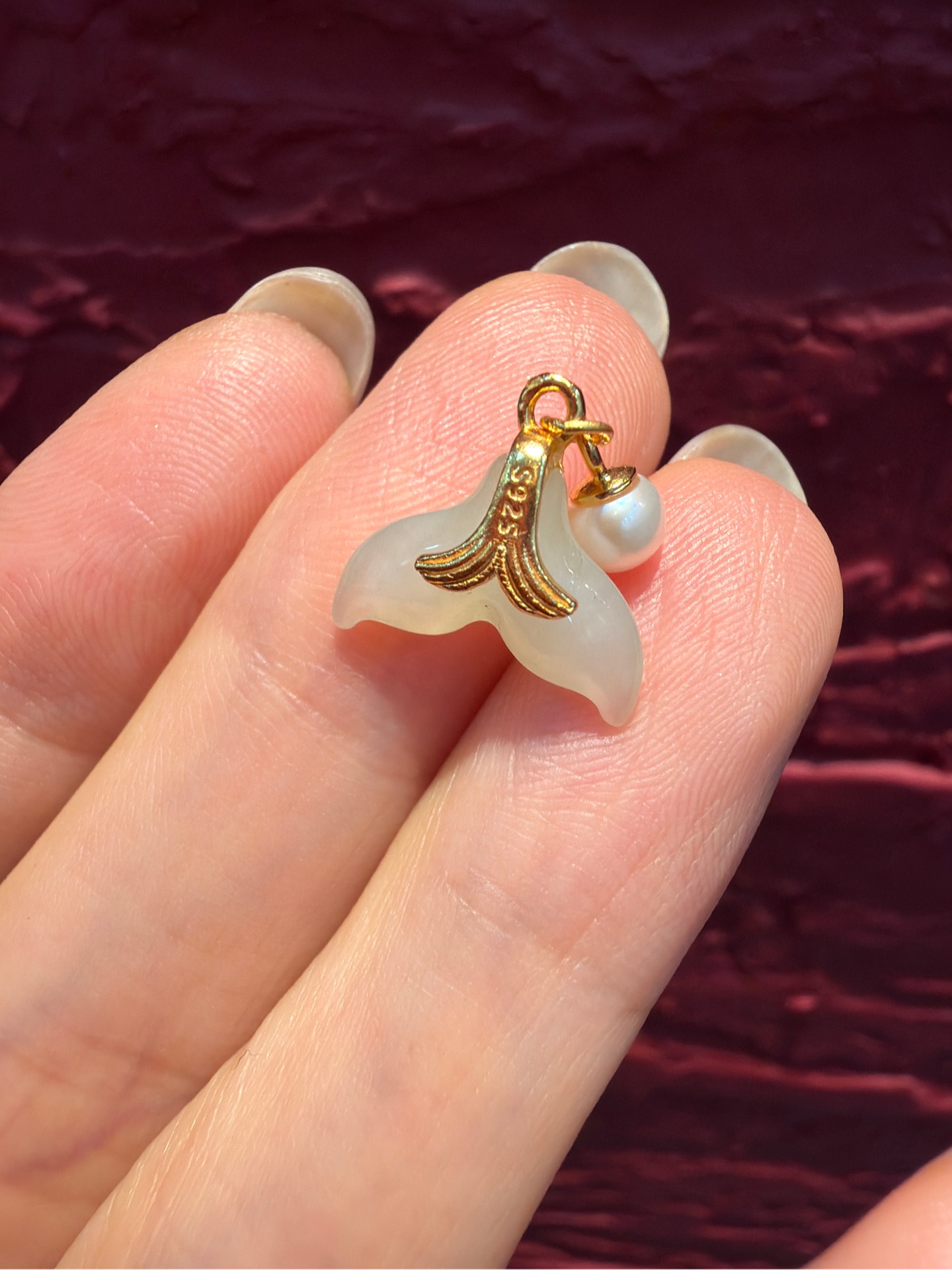 Charm đuôi cá ngọc hoà điền+ ngọc trai