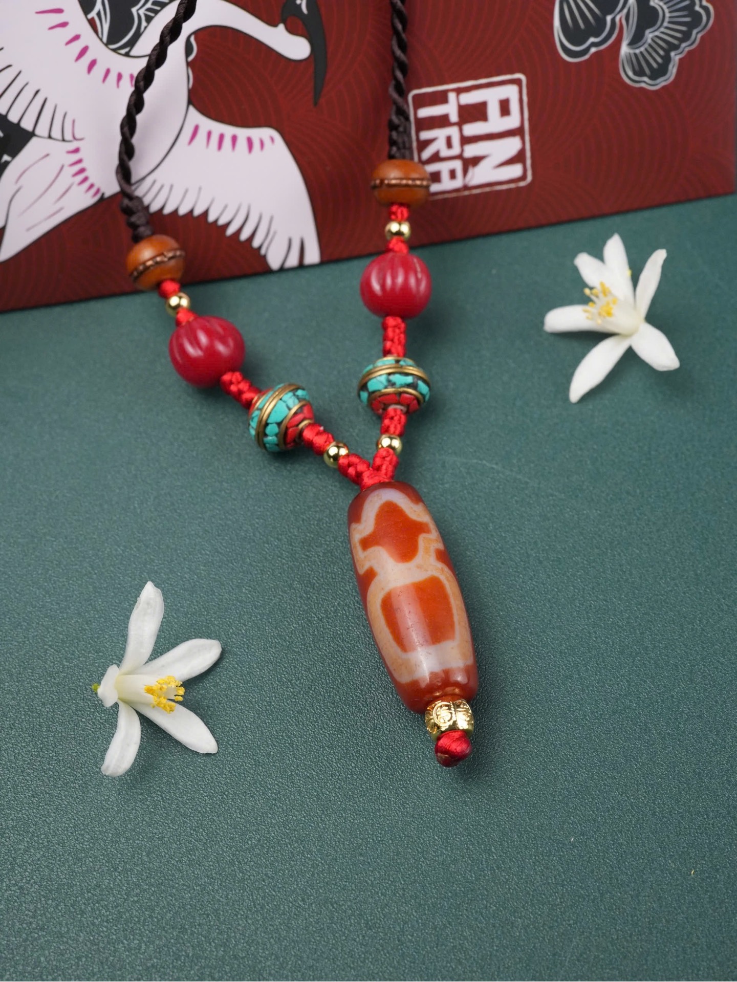 Mẫu vòng cổ phối charm Tây Tạng