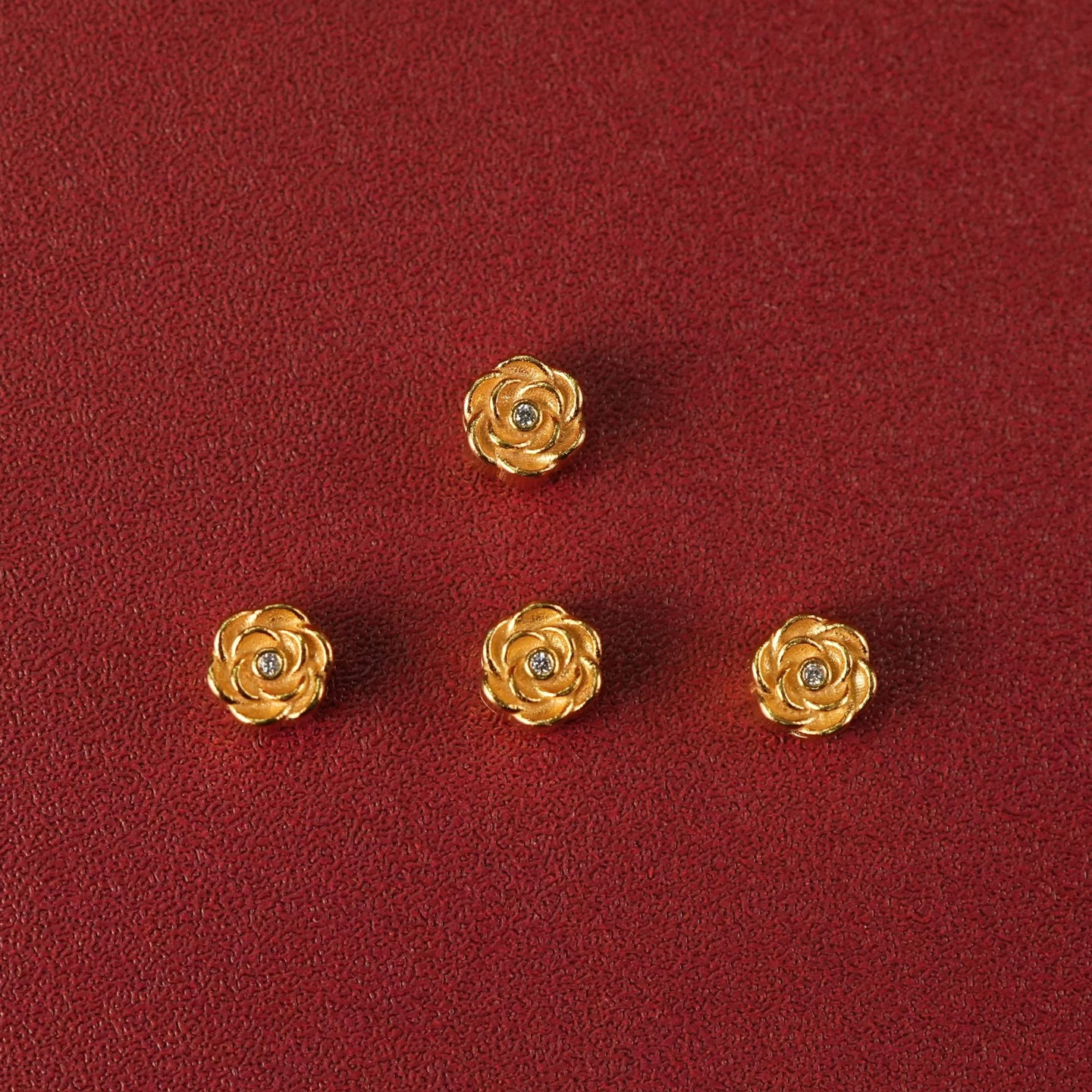 Charm bạc hoa trà mạ vàng