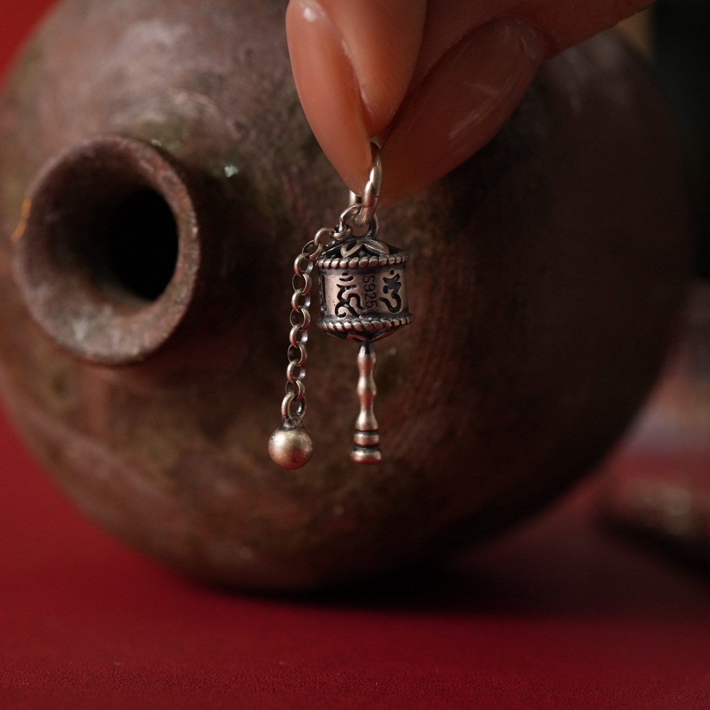 Charm bạc kinh luân