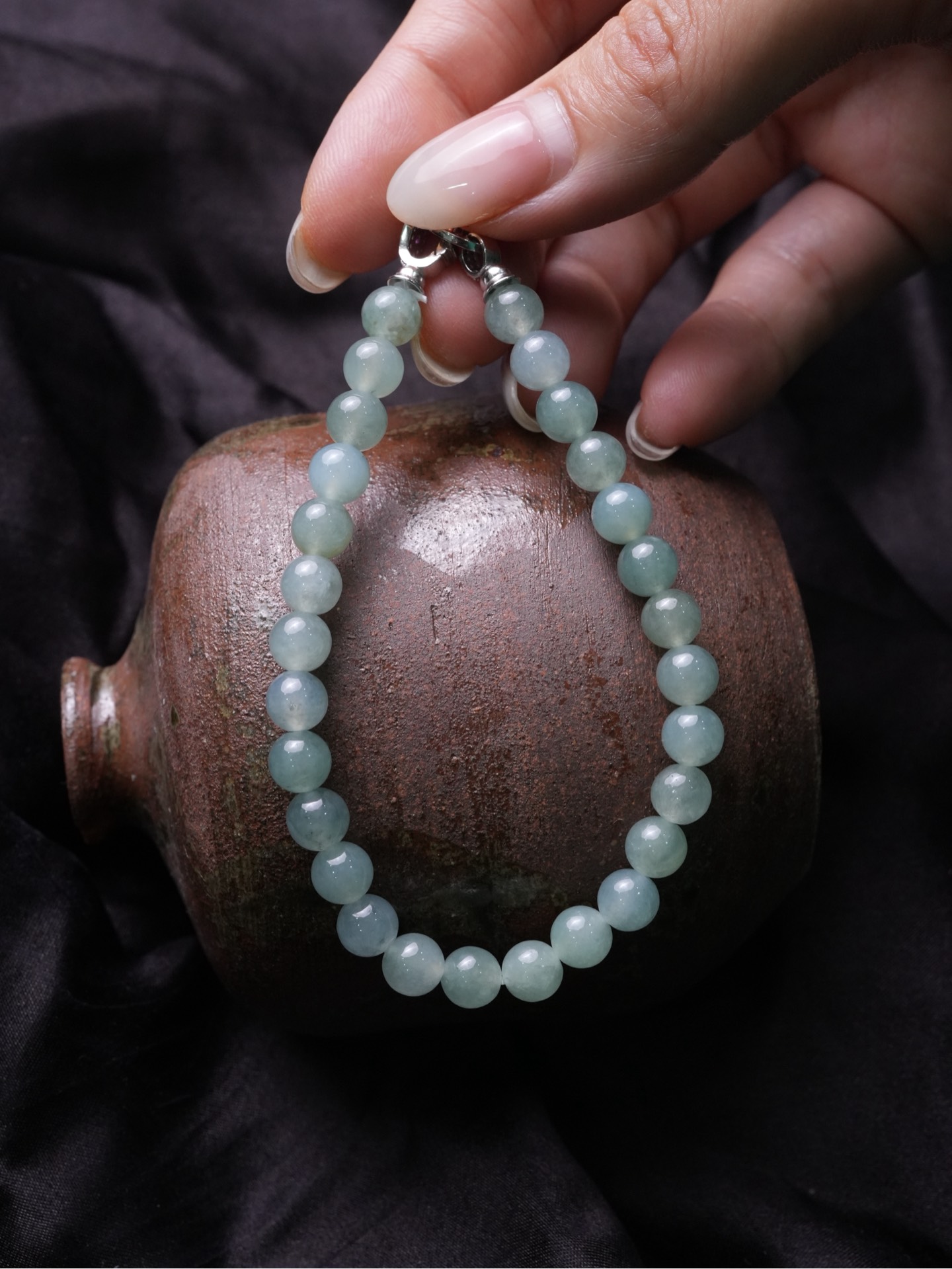 Vòng phỉ thuý lam tình size 6.8-7mm, chất băng, khoá bạc