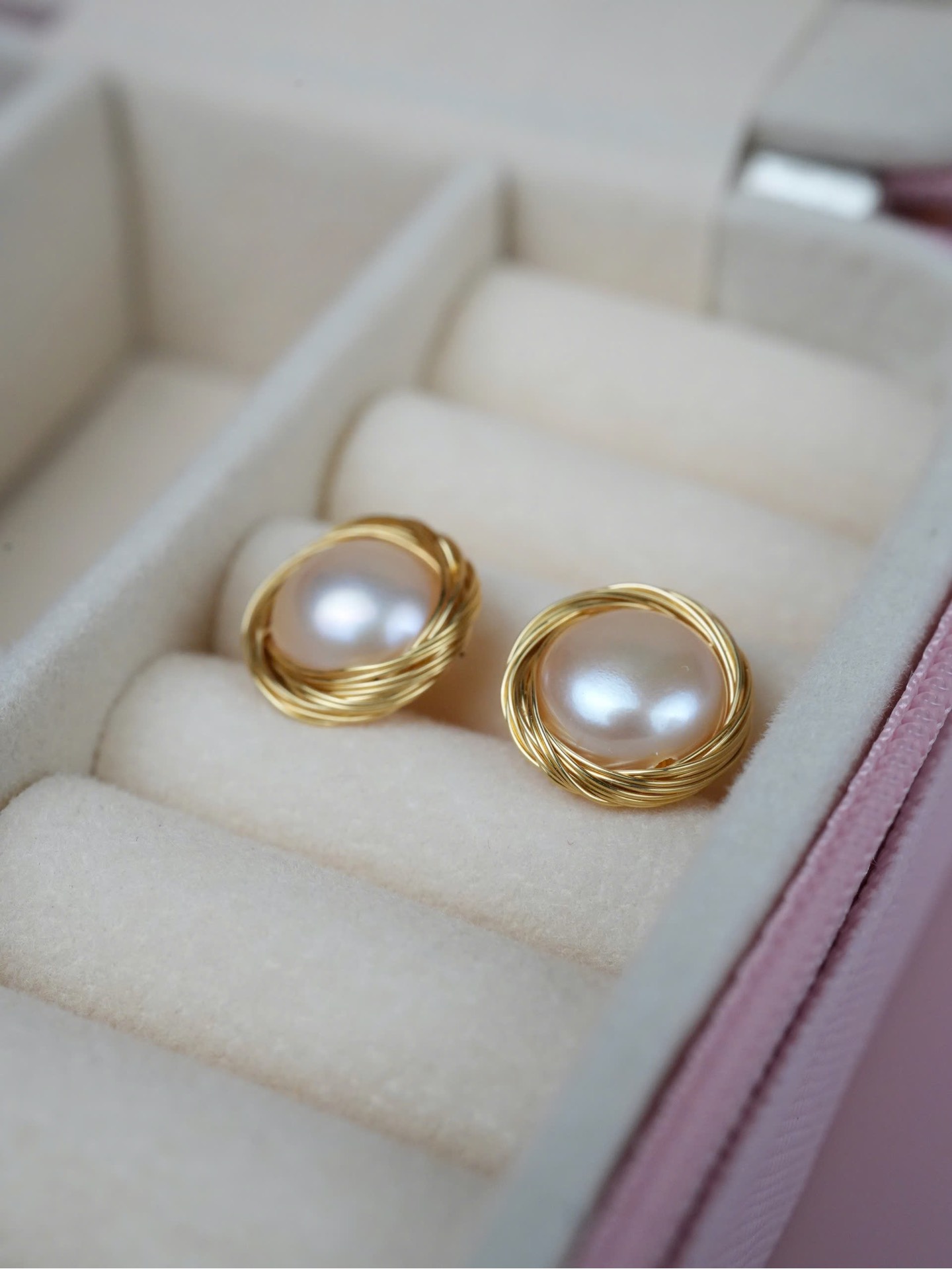 Khuyên tai ngọc trai quấn bạc