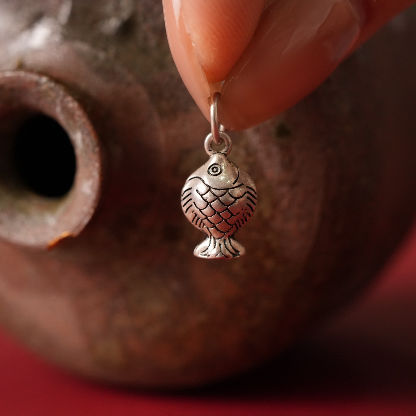 Charm bạc cá chép